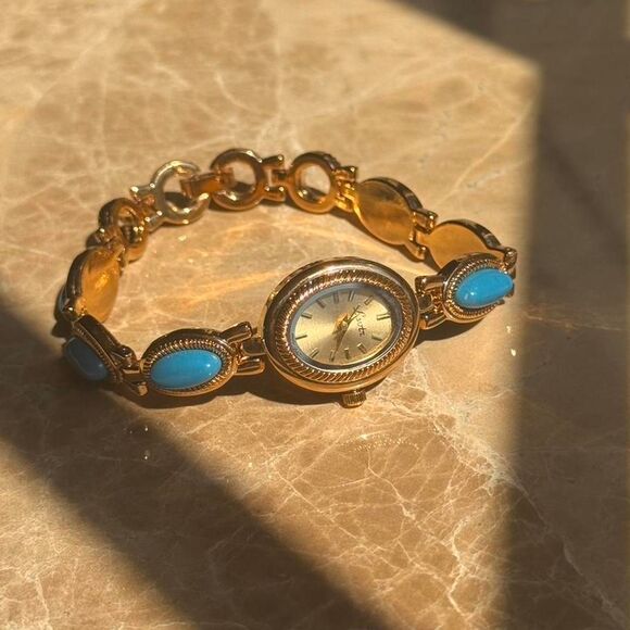 Pamela Gold Watch - Picture 1 of 4